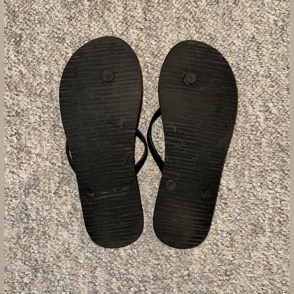 Calvin Klein Women's Sarminya Flip-Flop Size 8 - Picture 7 of 7